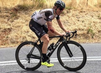 Tyler Farrar termina 3ªetapa do Tour Down Under em bicicleta emprestada!