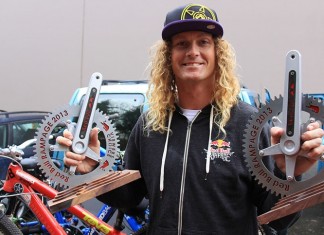 Kelly McGarry morre enquanto pedalava num trilho na Nova Zelândia