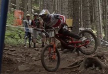 Queda do Aaron Gwin durante a qualificação em Lenzerheide
